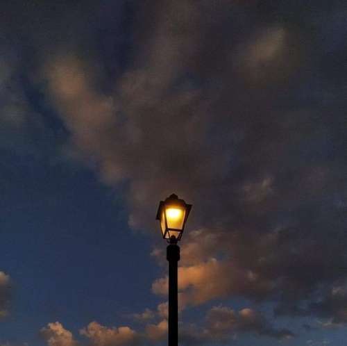 اهنگ من بهت گفتم که آدما بی رحمن حیف دلتو شکستن هی اونا باید برن نه تو نه من