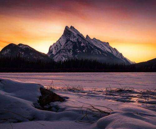 اهنگ بعضی اوقات که بیخودی دپم گپ دونفره میزنیم