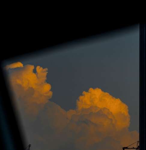 اهنگ میزنه بدجوری چشمات به دلم چنگ چنگ ساعت کوک میکنم رو دیدنت دنگ دنگ