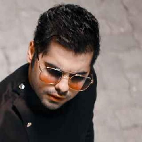 اهنگ همیشه کنار من باش آرومه دلم با حرفات منو میبره یه دنیای دیگه رنگ چشمات