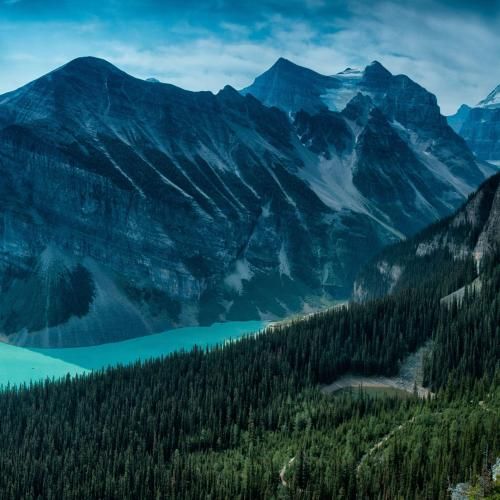  چقدر هرشب بشینم به امید دیدن تو بچینم میز برات