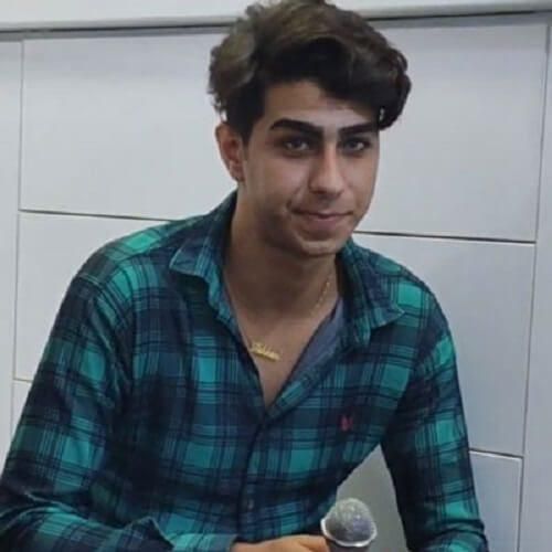 اشکان پناهی سر نماز گوتم خدا