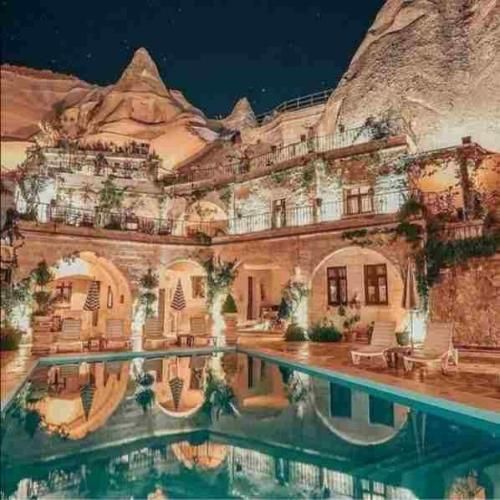  بی تو چقدر اشک بریزم حوصلمو سر ببرم