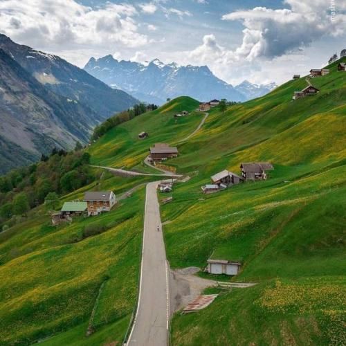 عشق یعنی فقط قفل کلید من شه عشق یعنی مهم نیست