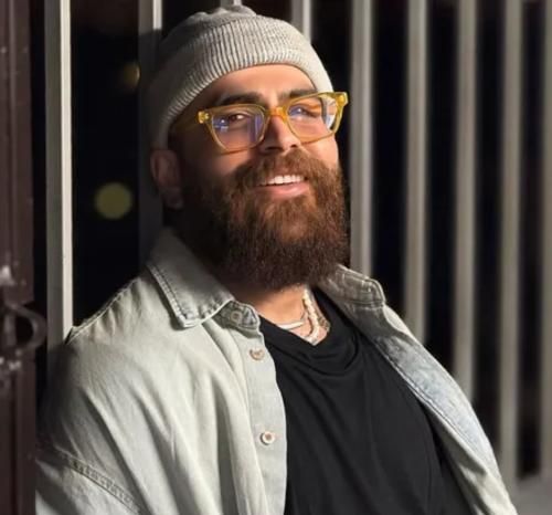 معین زد آدم و حوا منو تو مجنون و لیلا منو تو الا و بلا منو تو تا ته دنیا منو تو