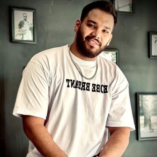 امیر صداقت یه تن بی روح بی رمق و خسته