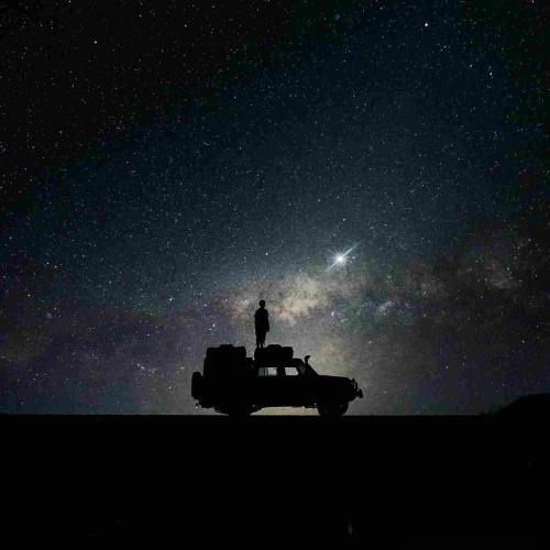 بهترین حس من با تو بودنه نباشی تنهایی حال و روزمه