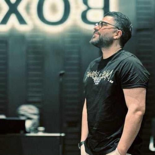 حامد همایون  گلدون توی طاقچه یه فرشته ی تک و تنها چه زیبا